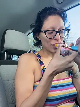 myloveforyouu online show from March 17, 2025, 3:29 pm