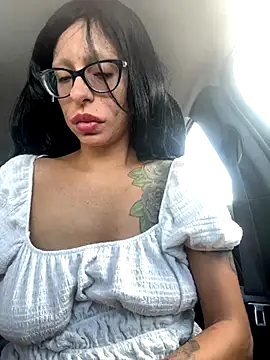 myloveforyouu online show from October 7, 2025, 3:31 pm