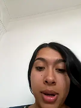 SweetLatiin  online show from November 21, 2025, 8:51 pm