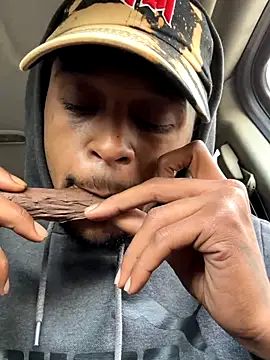 Snapshot of rayyymack chatting on November 6, 2025, 5:25 pm rayyymack online show from November 6, 2025, 5:25 pm