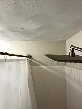 Snapshot of rayyymack chatting on November 17, 2025, 11:43 pm rayyymack online show from November 17, 2025, 11:43 pm