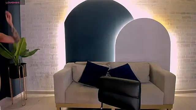 MariaHerrera  online show from November 28, 2025, 9:28 pm