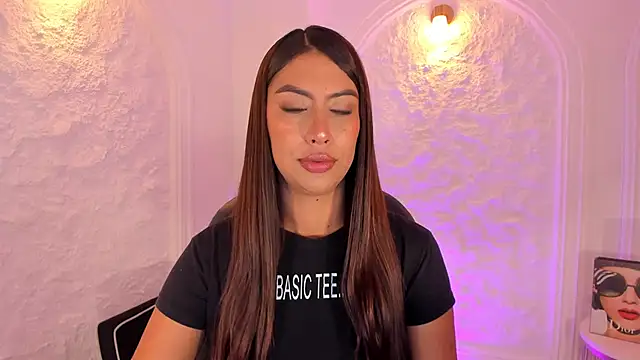 Snapshot of ArianaDumont chatting on September 18, 2025, 11:45 am ArianaDumont online show from September 18, 2025, 11:45 am