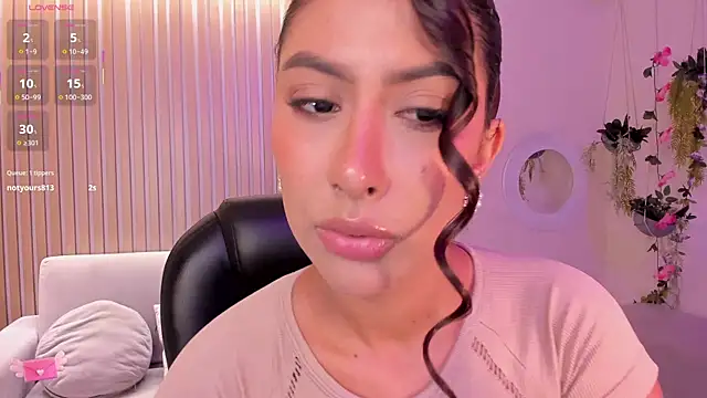 Snapshot of ArianaDumont chatting on October 11, 2025, 11:42 am ArianaDumont online show from October 11, 2025, 11:42 am