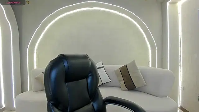 ArianaDumont online show from January 10, 2026, 11:12 am