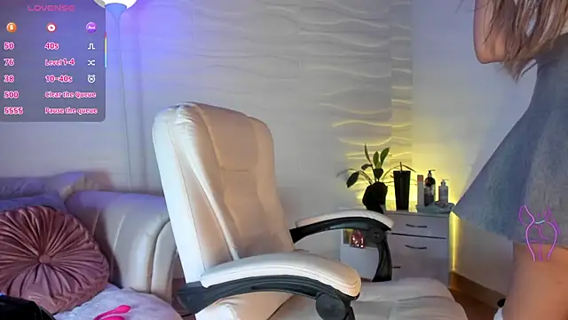 mariablonde  online show from September 26, 2025, 11:09 pm