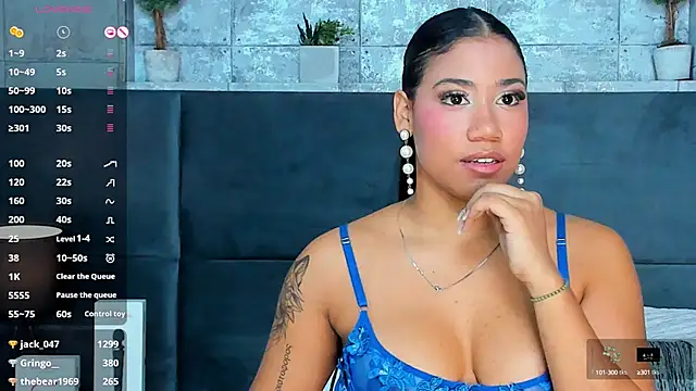 Salome Diaz  online show from February 17, 2025, 7:31 pm