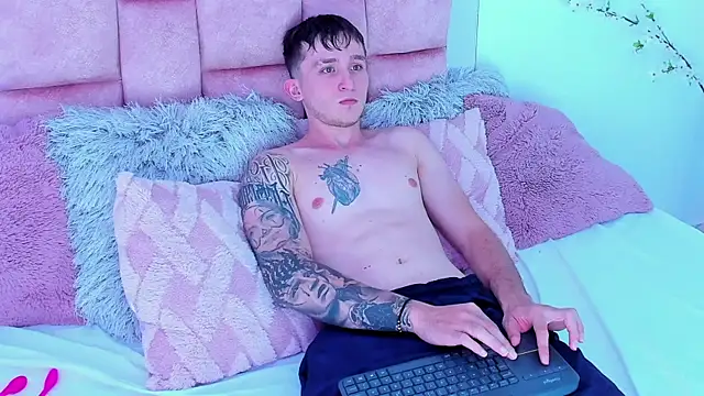 Dylanwhite23  online show from January 28, 2025, 5:00 am