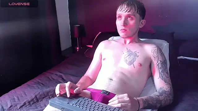 Dylanwhite23  online show from December 15, 2025, 5:06 pm