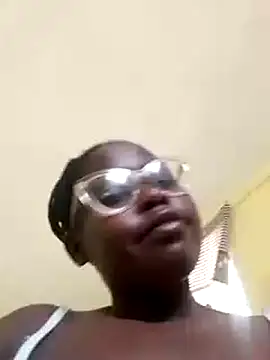 Snapshot of Sweetcecie01 chatting on March 14, 2025, 10:05 pm Sweetcecie01 online show from March 14, 2025, 10:05 pm