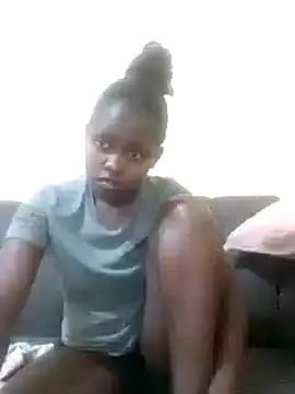 Snapshot of Sweetcecie01 chatting on March 16, 2025, 9:37 pm Sweetcecie01 online show from March 16, 2025, 9:37 pm