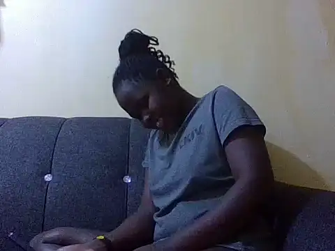 Snapshot of Sweetcecie01 chatting on December 14, 2025, 7:18 pm Sweetcecie01 online show from December 14, 2025, 7:18 pm