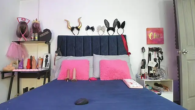 emmily giraldo online show from July 7, 2026, 12:42 pm