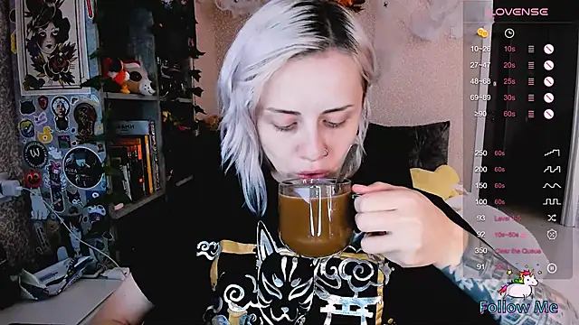 NaniMoore online show from October 12, 2025, 7:51 am