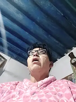 Snapshot of clarita_01 chatting on April 12, 2026, 11:04 am clarita 01 online show from April 12, 2026, 11:04 am