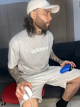 Snapshot of Eroxxx1327 chatting on February 25, 2025, 6:20 pm Eroxxx1327 online show from February 25, 2025, 6:20 pm