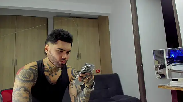 Snapshot of Eroxxx1327 chatting on November 1, 2025, 11:51 pm Eroxxx1327 online show from November 1, 2025, 11:51 pm