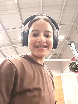 Snapshot of _vaness chatting on December 3, 2024, 6:15 am vaness online show from December 3, 2024, 6:15 am