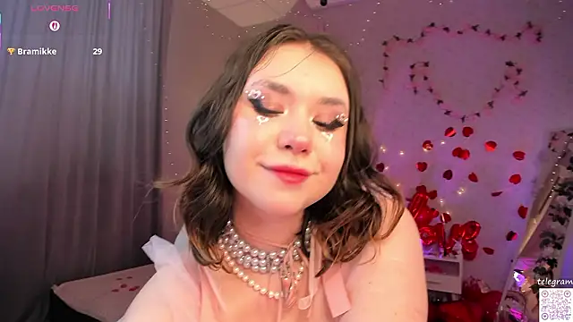 lilly Cherry  online show from February 14, 2026, 11:18 am