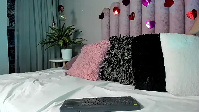 SusanBenett online show from March 15, 2025, 5:15 pm