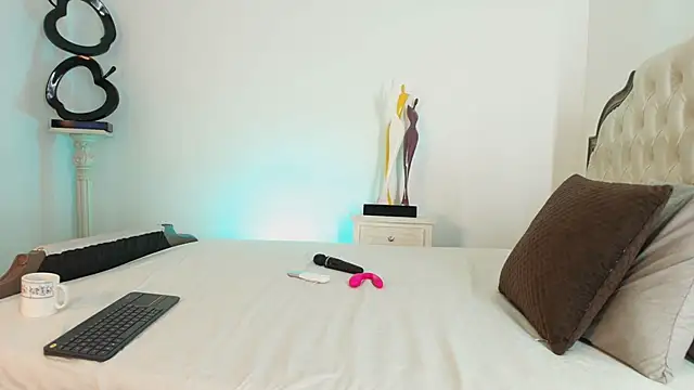 Snapshot of Arya-02 chatting on January 12, 2026, 11:48 am Arya-02 online show from January 12, 2026, 11:48 am