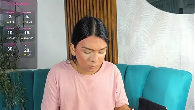 yossi peach cute online show from December 2, 2025, 10:16 pm