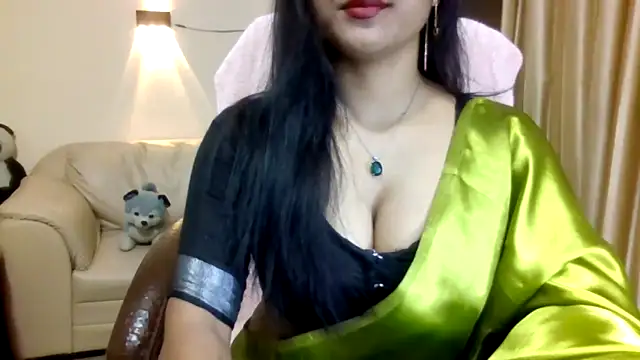 Queenhimanshi online show from April 5, 2026, 7:22 pm