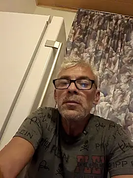 Snapshot of Picolo4111 chatting on October 1, 2025, 6:14 pm Picolo4111 online show from October 1, 2025, 6:14 pm