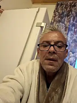 Snapshot of Picolo4111 chatting on October 5, 2025, 5:39 am Picolo4111 online show from October 5, 2025, 5:39 am