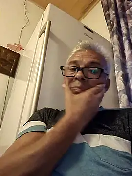 Snapshot of Picolo4111 chatting on October 7, 2025, 4:37 pm Picolo4111 online show from October 7, 2025, 4:37 pm