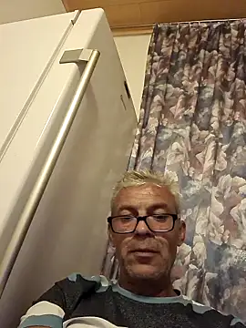 Snapshot of Picolo4111 chatting on October 8, 2025, 6:05 pm Picolo4111 online show from October 8, 2025, 6:05 pm