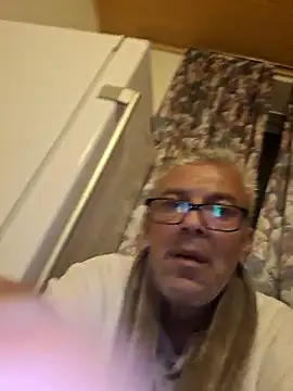 Snapshot of Picolo4111 chatting on October 11, 2025, 3:28 am Picolo4111 online show from October 11, 2025, 3:28 am