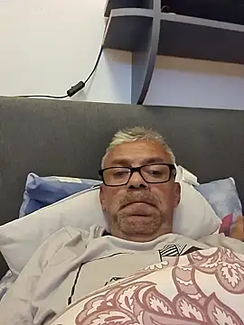 Snapshot of Picolo4111 chatting on October 15, 2025, 4:29 pm Picolo4111 online show from October 15, 2025, 4:29 pm