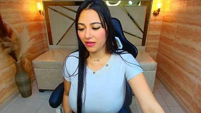 Dakotha v  online show from December 16, 2025, 3:33 am