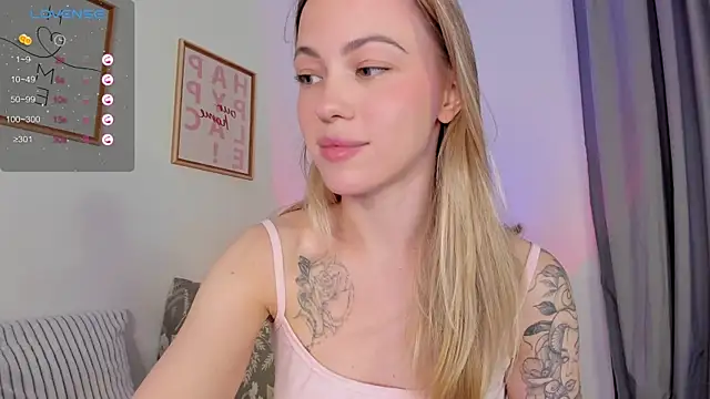 Snapshot of damn_cutie chatting on October 21, 2025, 4:51 pm damn cutie online show from October 21, 2025, 4:51 pm