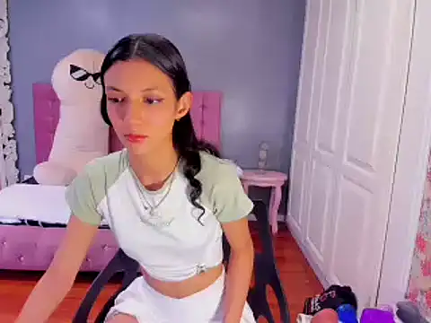 Iris Stone  online show from February 1, 2025, 5:47 pm