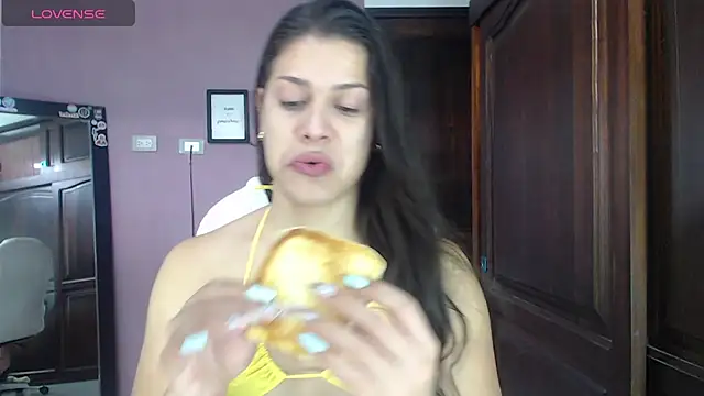 Luciana Ortiz1 online show from December 19, 2024, 3:52 pm