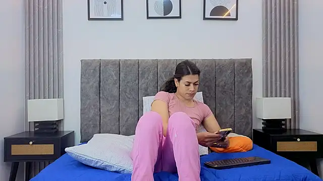 Luciana Ortiz1 online show from January 8, 2026, 1:46 pm