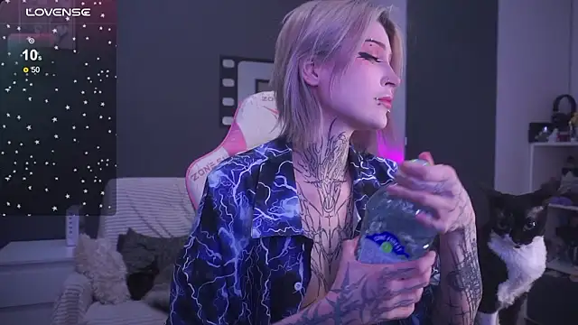 Snapshot of fraulein_mooon chatting on February 6, 2026, 5:45 am fraulein mooon online show from February 6, 2026, 5:45 am