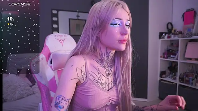 Snapshot of fraulein_mooon chatting on March 4, 2026, 6:14 pm fraulein mooon online show from March 4, 2026, 6:14 pm