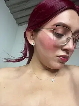Snapshot of VioletPearson chatting on May 29, 2026, 1:31 pm VioletPearson online show from May 29, 2026, 1:31 pm