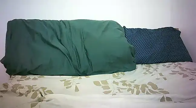 Cryaluna online show from December 18, 2024, 12:07 pm