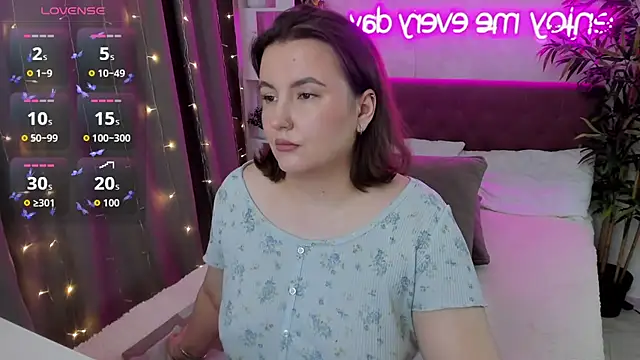 FeralPeach online show from September 26, 2025, 3:43 am