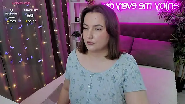 FeralPeach online show from October 23, 2025, 4:56 am