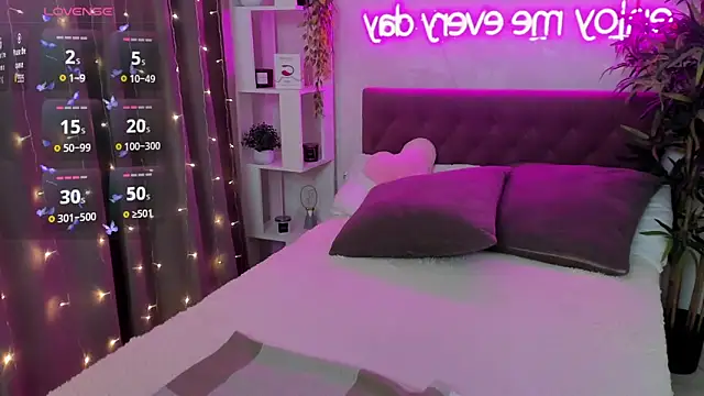 FeralPeach online show from April 5, 2026, 4:31 am