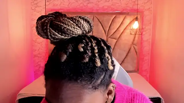 Queen perla  online show from February 7, 2025, 12:17 pm