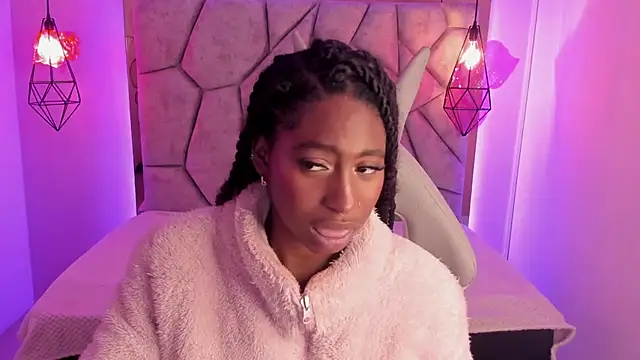 Queen perla  online show from March 19, 2025, 3:29 pm