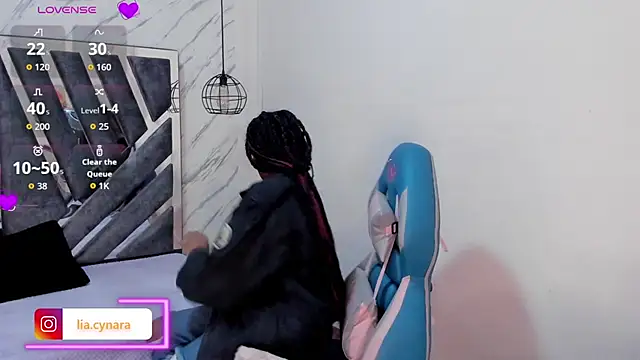 Queen perla  online show from September 20, 2025, 1:23 pm