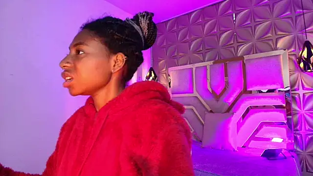 Queen perla  online show from February 28, 2026, 12:17 pm