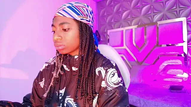 Queen perla  online show from April 13, 2026, 12:21 pm